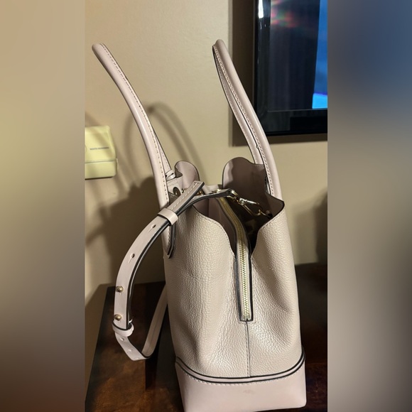 Michael Kors Light pink Tote with Gold Accents - Picture 4 of 12